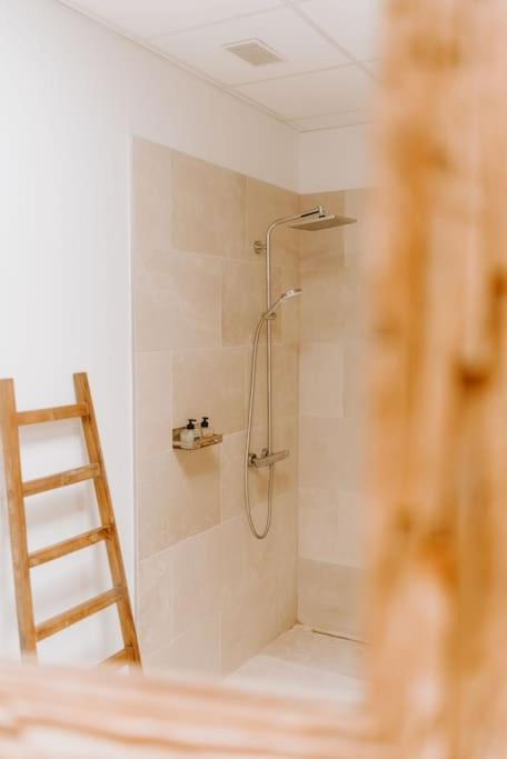 Suite De Charme Avec Jacuzzi Et Cabine Infrarouge Tubize Exterior photo